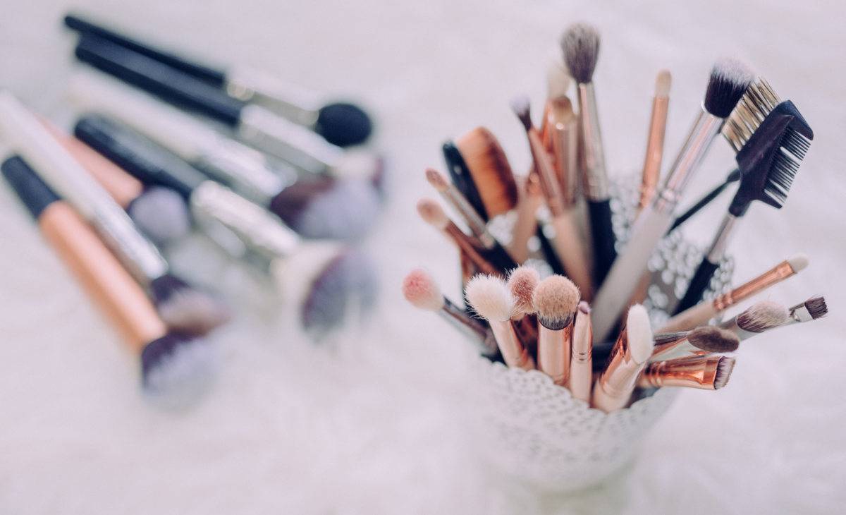 Beauty brushes and other tools in a cup.