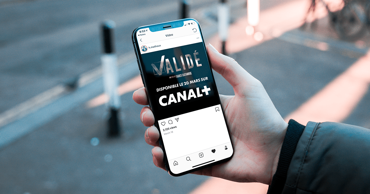 Person on mobile phone looking at CANAL+ Valide social post