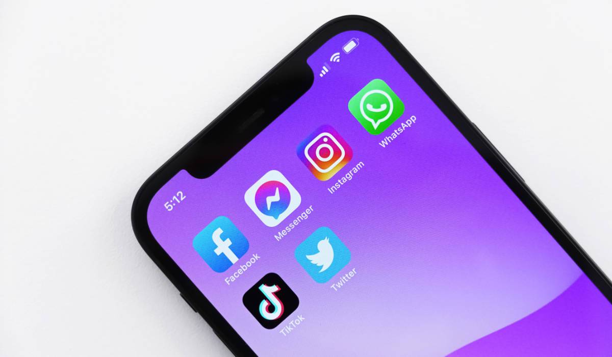 Social Media For Athletes Benefits And Tips L Greenfly